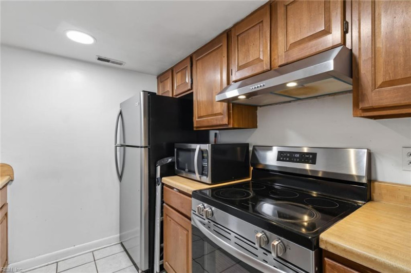 Photo 10 of 32 residential for sale in Chesapeake virginia