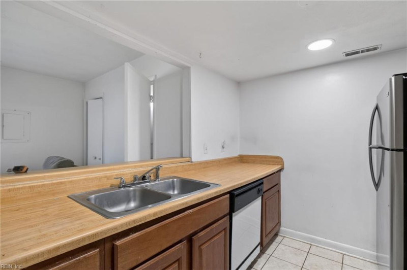 Photo 11 of 32 residential for sale in Chesapeake virginia