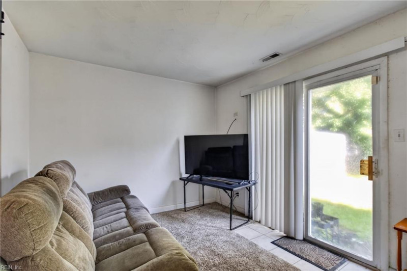 Photo 12 of 32 residential for sale in Chesapeake virginia