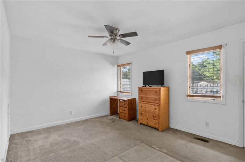 Photo 15 of 32 residential for sale in Chesapeake virginia