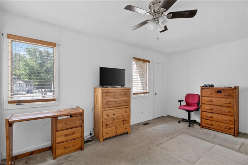 Photo 16 of 32 residential for sale in Chesapeake virginia