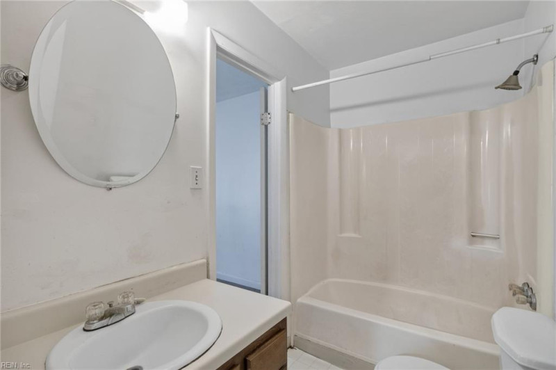Photo 18 of 32 residential for sale in Chesapeake virginia