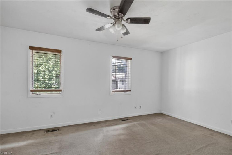 Photo 19 of 32 residential for sale in Chesapeake virginia