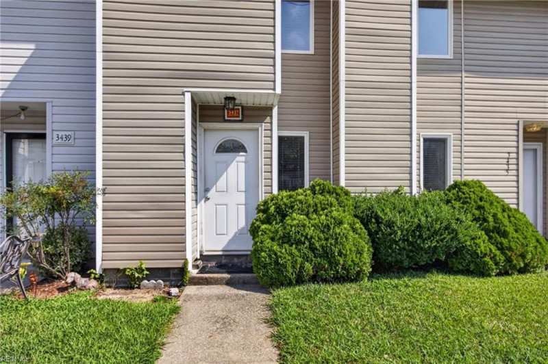 Photo 2 of 32 residential for sale in Chesapeake virginia