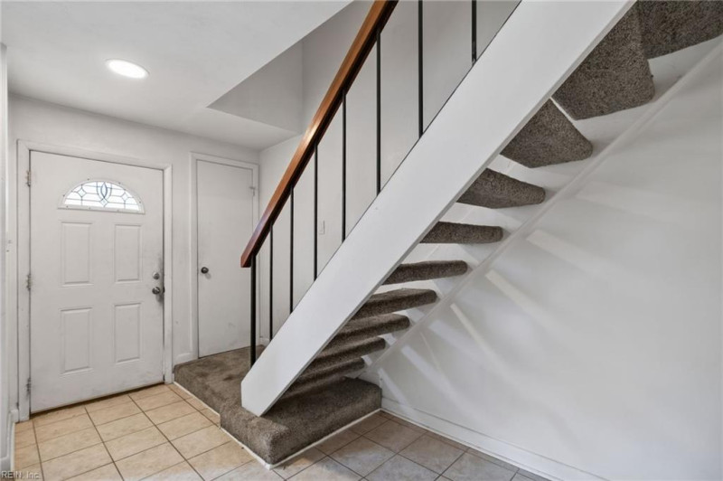 Photo 3 of 32 residential for sale in Chesapeake virginia