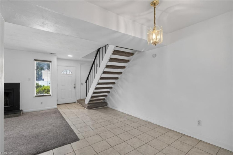 Photo 7 of 32 residential for sale in Chesapeake virginia