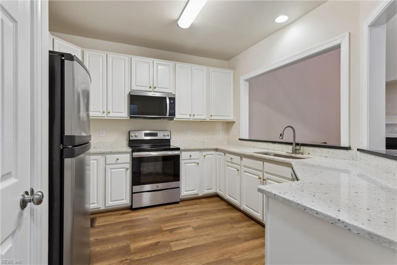 Photo 16 of 50 residential for sale in Williamsburg virginia