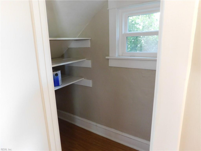 Photo 12 of 43 residential for sale in Norfolk virginia