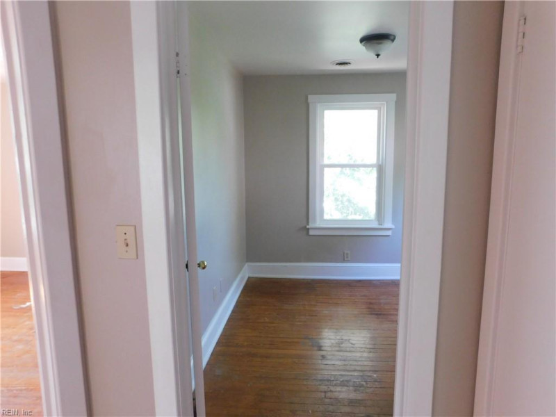 Photo 17 of 43 residential for sale in Norfolk virginia