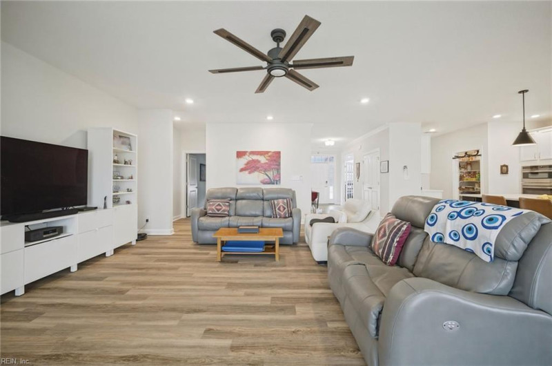 Photo 10 of 43 residential for sale in Chesapeake virginia