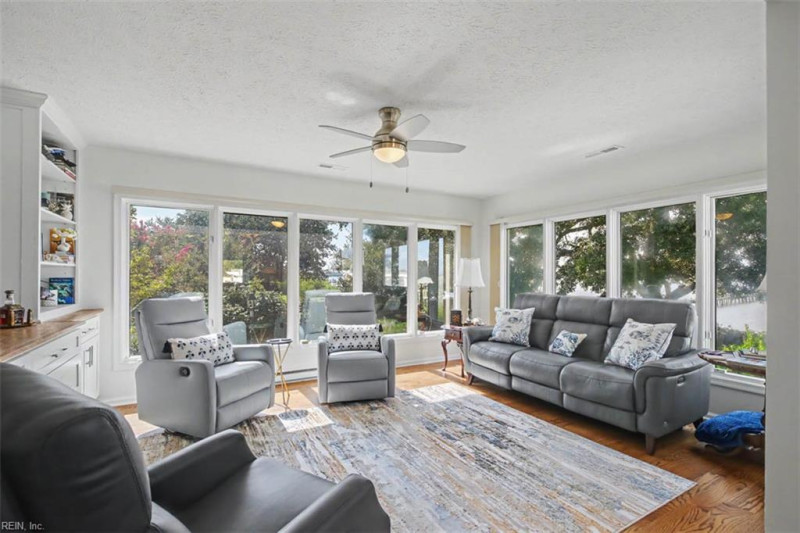 Photo 16 of 50 residential for sale in Hampton virginia