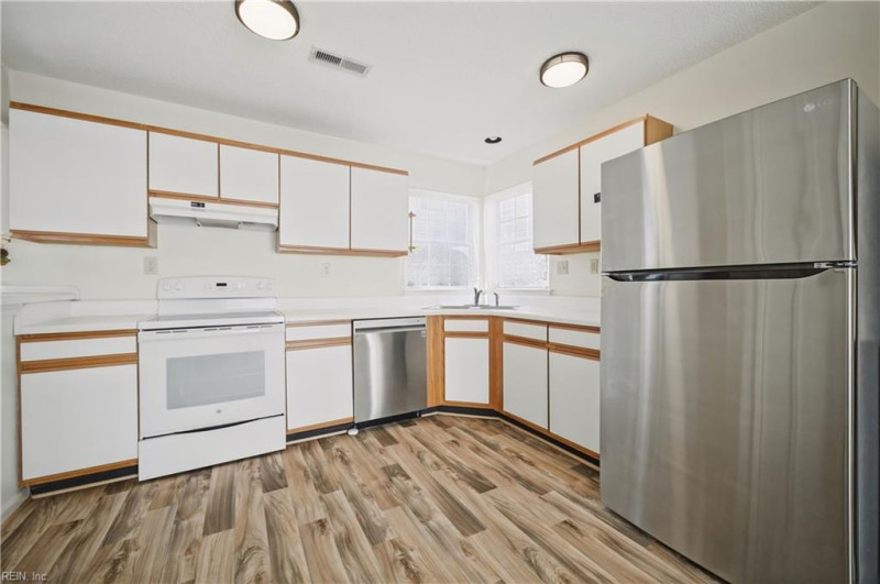 Photo 10 of 33 residential for sale in Virginia Beach virginia