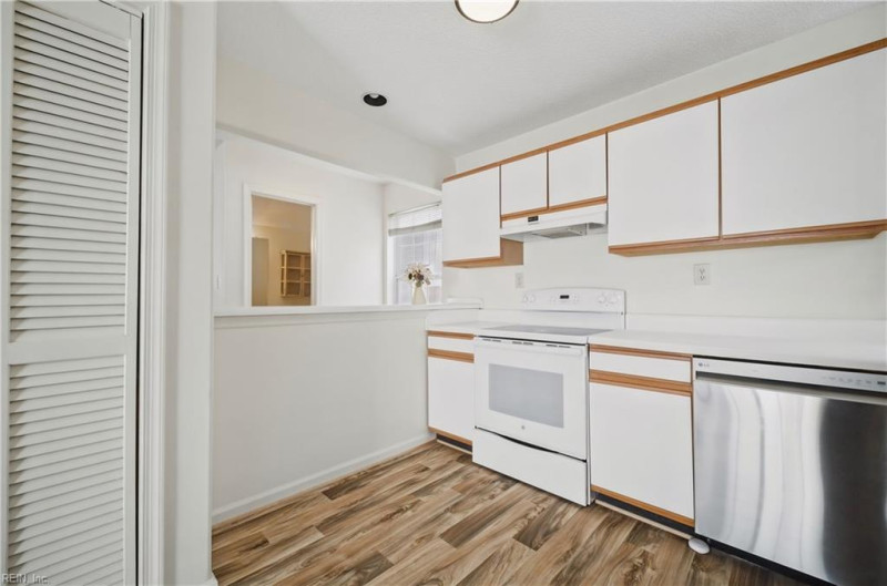 Photo 12 of 33 residential for sale in Virginia Beach virginia