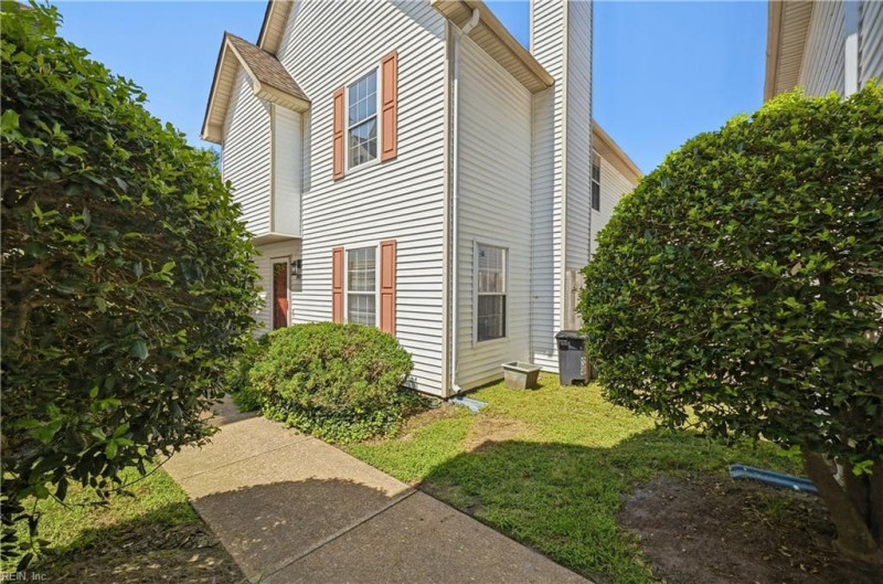 Photo 2 of 33 residential for sale in Virginia Beach virginia