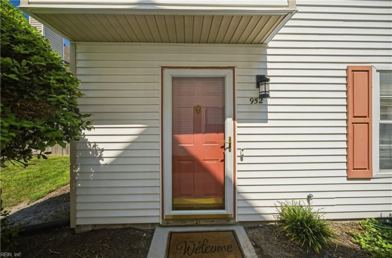 Photo 3 of 33 residential for sale in Virginia Beach virginia