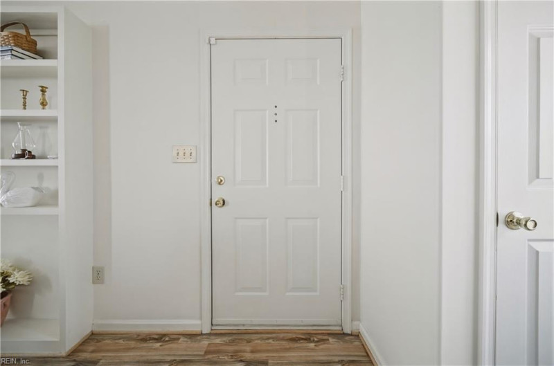 Photo 4 of 33 residential for sale in Virginia Beach virginia