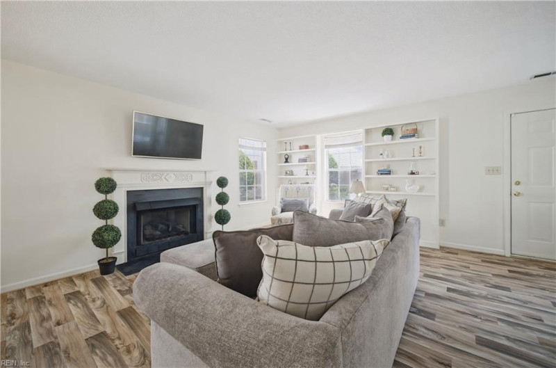 Photo 6 of 33 residential for sale in Virginia Beach virginia