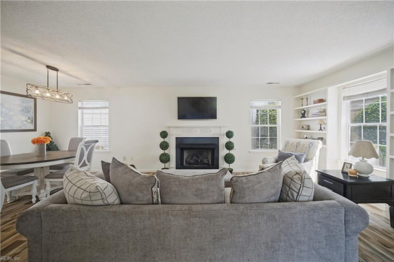 Photo 7 of 33 residential for sale in Virginia Beach virginia