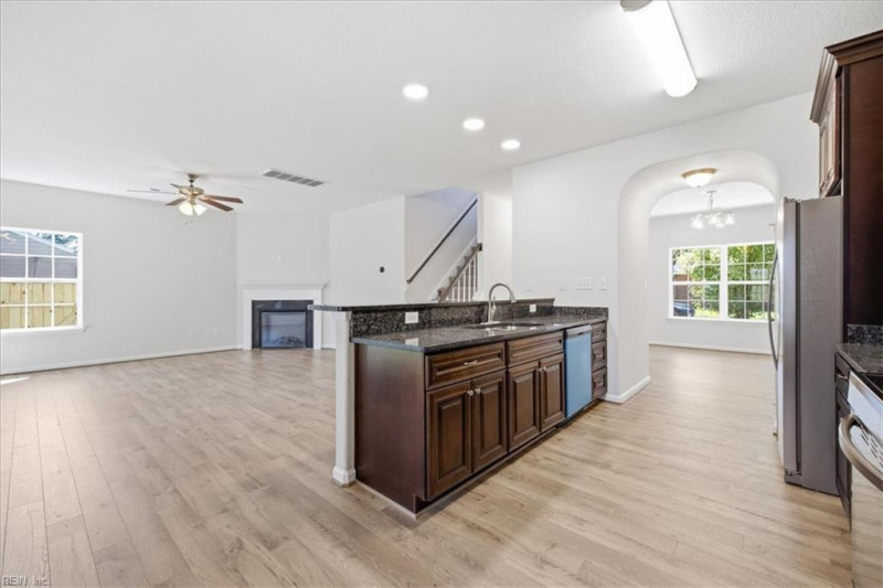 Photo 10 of 43 residential for sale in Chesapeake virginia