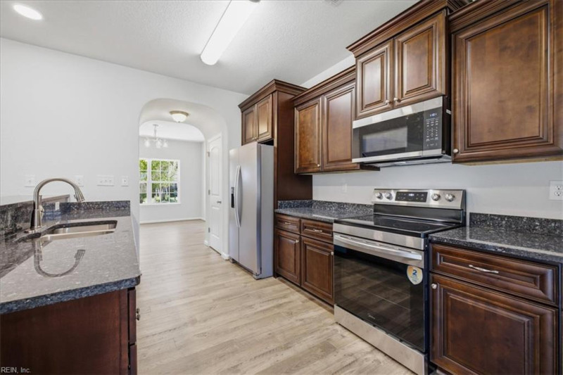 Photo 11 of 43 residential for sale in Chesapeake virginia