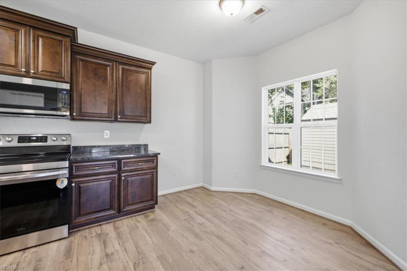 Photo 14 of 43 residential for sale in Chesapeake virginia