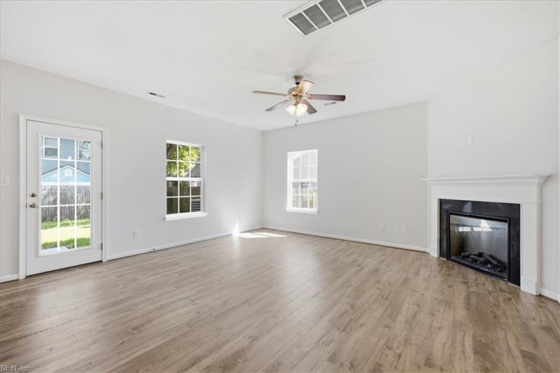 Photo 18 of 43 residential for sale in Chesapeake virginia