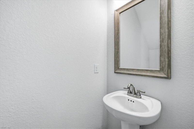 Photo 19 of 43 residential for sale in Chesapeake virginia