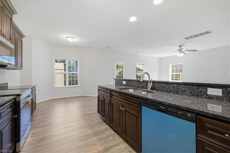 Photo 8 of 43 residential for sale in Chesapeake virginia