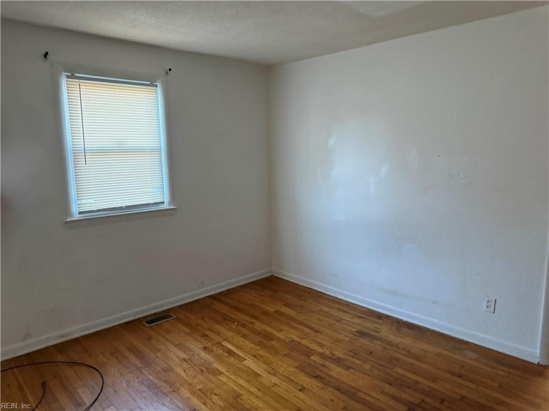 Photo 10 of 13 residential for sale in Chesapeake virginia