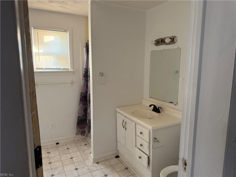 Photo 11 of 13 residential for sale in Chesapeake virginia