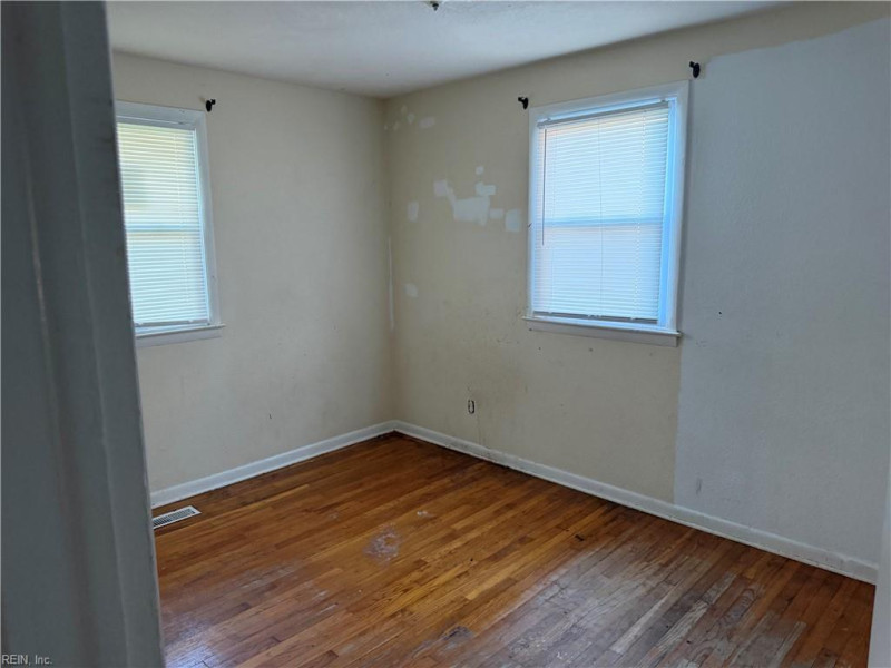 Photo 12 of 13 residential for sale in Chesapeake virginia