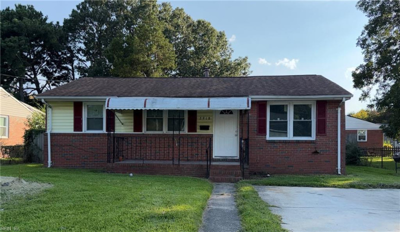 Photo 2 of 13 residential for sale in Chesapeake virginia