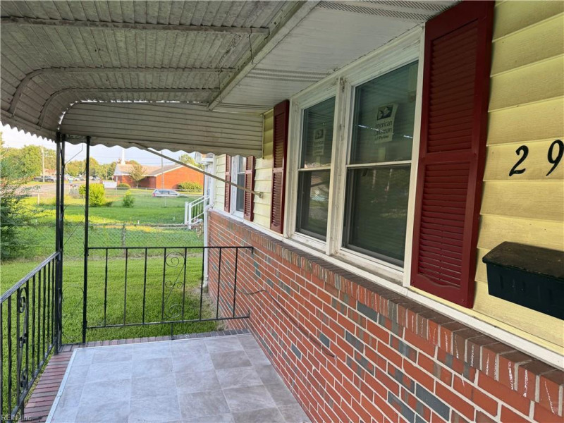 Photo 4 of 13 residential for sale in Chesapeake virginia
