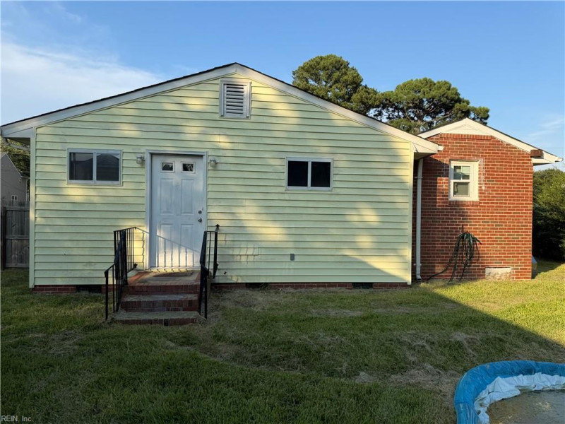 Photo 5 of 13 residential for sale in Chesapeake virginia