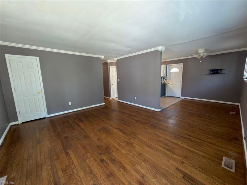 Photo 4 of 12 residential for sale in Hampton virginia