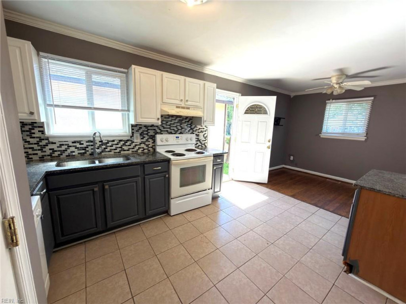 Photo 5 of 12 residential for sale in Hampton virginia