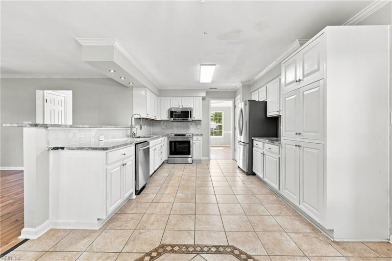 Photo 11 of 43 residential for sale in Hampton virginia