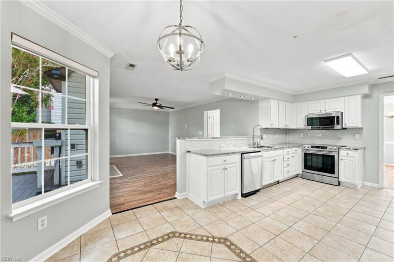 Photo 12 of 43 residential for sale in Hampton virginia