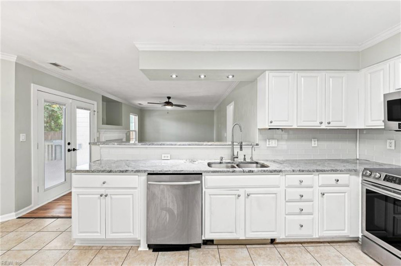 Photo 13 of 43 residential for sale in Hampton virginia