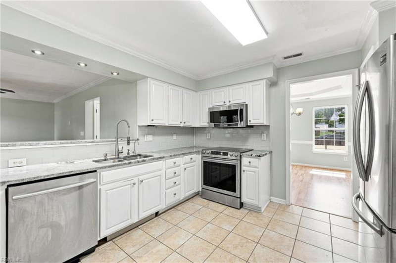 Photo 14 of 43 residential for sale in Hampton virginia
