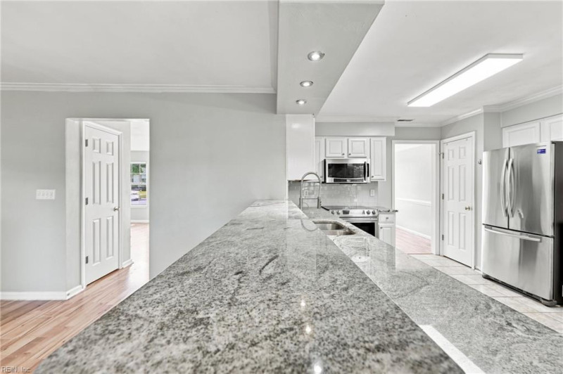 Photo 15 of 43 residential for sale in Hampton virginia