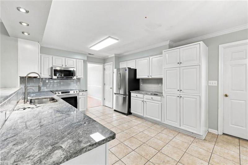 Photo 17 of 43 residential for sale in Hampton virginia