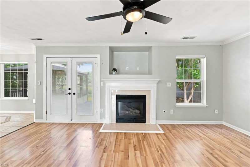 Photo 18 of 43 residential for sale in Hampton virginia