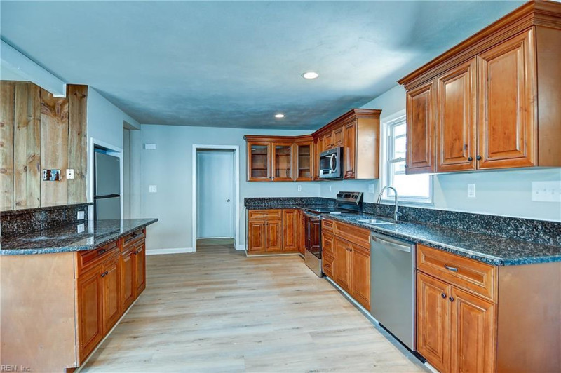 Photo 15 of 50 residential for sale in Norfolk virginia