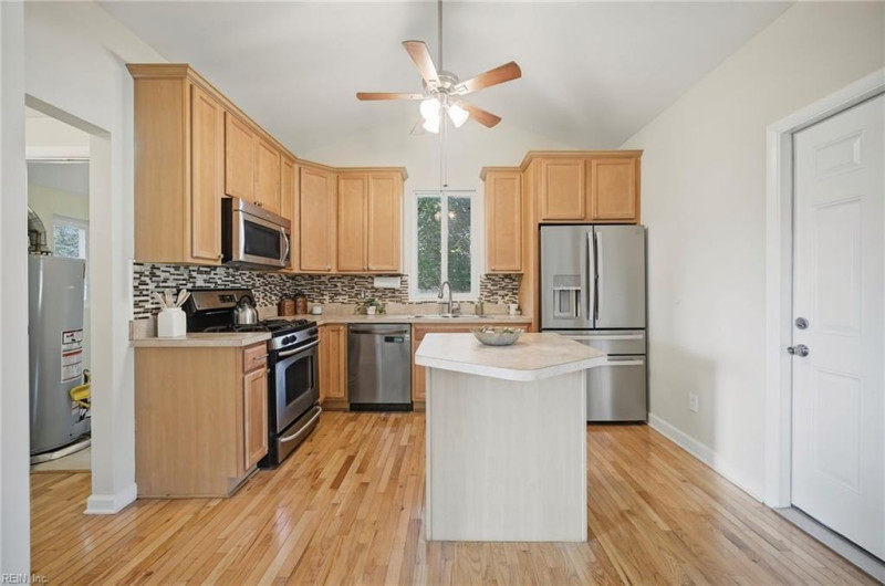 Photo 11 of 41 residential for sale in Virginia Beach virginia