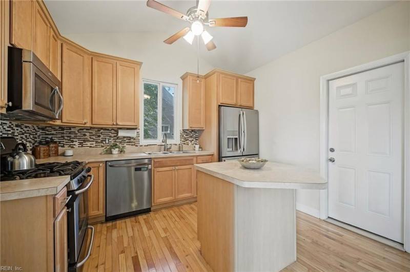 Photo 12 of 41 residential for sale in Virginia Beach virginia
