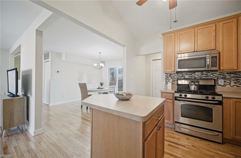Photo 13 of 41 residential for sale in Virginia Beach virginia