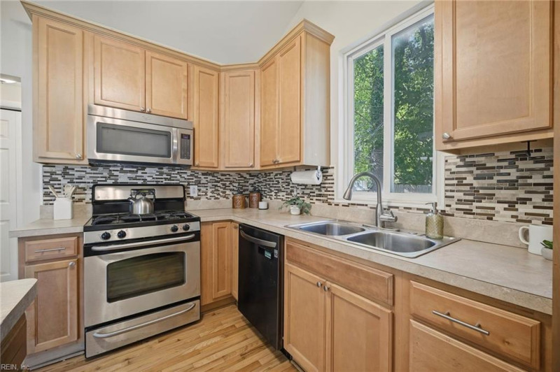 Photo 14 of 41 residential for sale in Virginia Beach virginia