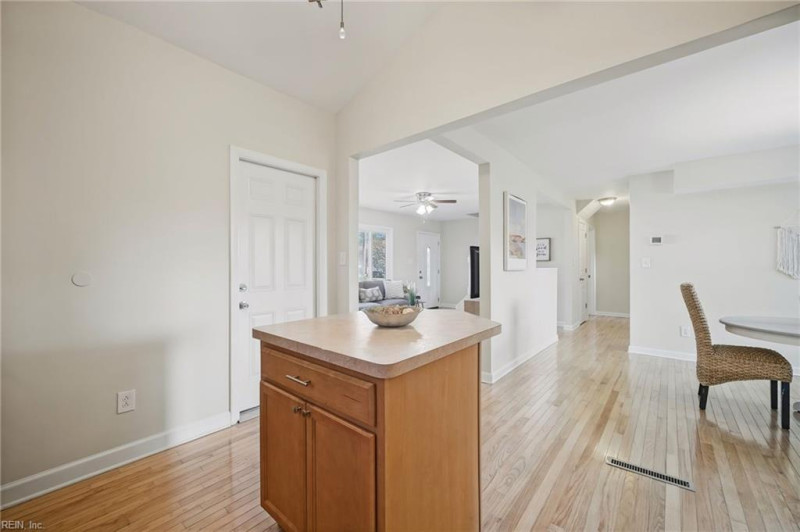 Photo 15 of 41 residential for sale in Virginia Beach virginia