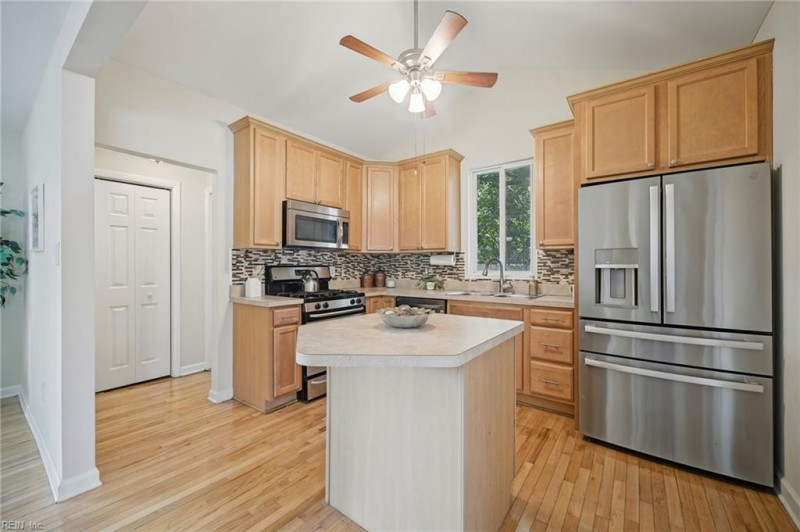 Photo 4 of 41 residential for sale in Virginia Beach virginia